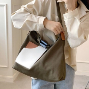 라일리 Rly 여자 20대 대학생 나들이 카키색 포켓 캔버스백 16940835