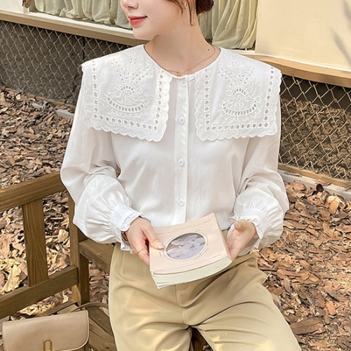 몽드 티아라레이스펀칭블라우스 mde2301493