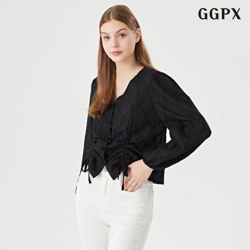 GGPX 자수 펀칭 V넥 셔링 크롭 긴팔 블라우스 GOCBA008D