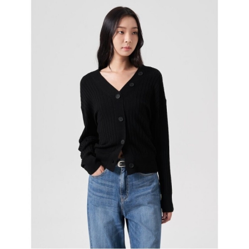 에잇세컨즈 리브드 버튼 브이넥 카디건 블랙_32485ALY55