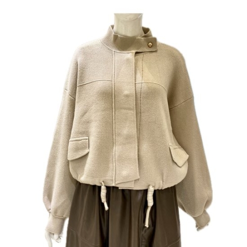 OZOC 플랩 밑단 스트링 루즈핏 니트점퍼_FOSFCUA520P