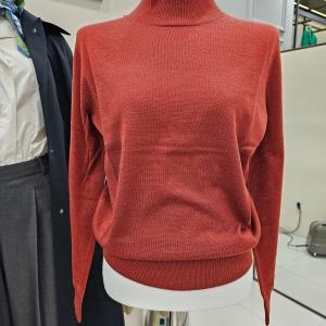 앤클라인 아인스필 울100 니트 AX6G4KT8170