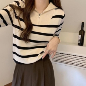 오노마 ONM 여자 2컬러 모던 캐주얼 하이넥 단가라 반집업 티셔츠 18856448