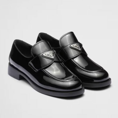 프라다 슈페이스 페이턴트 가죽 로퍼 1D168N069F0002