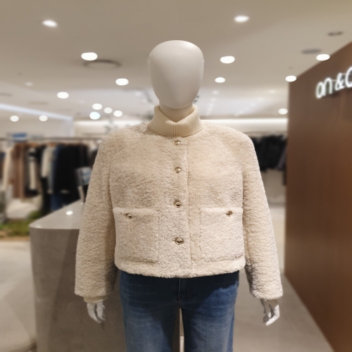 온앤온 NJM4WMQ10 라운드넥 에코 무스탕 점퍼