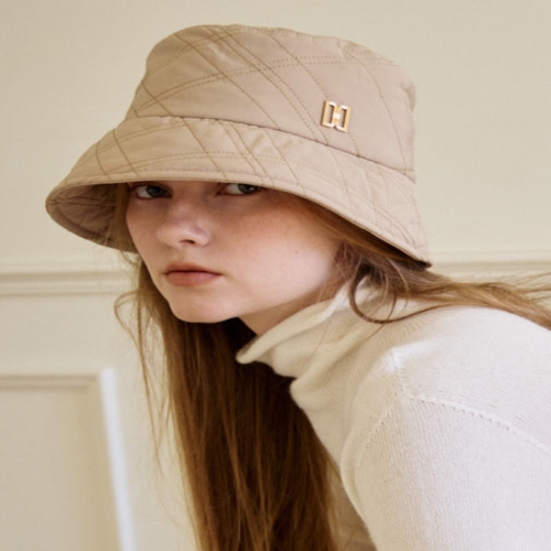 닥스 DD금속장식 칼라일체크 패턴 패딩 버킷햇 DBHE4F812IV