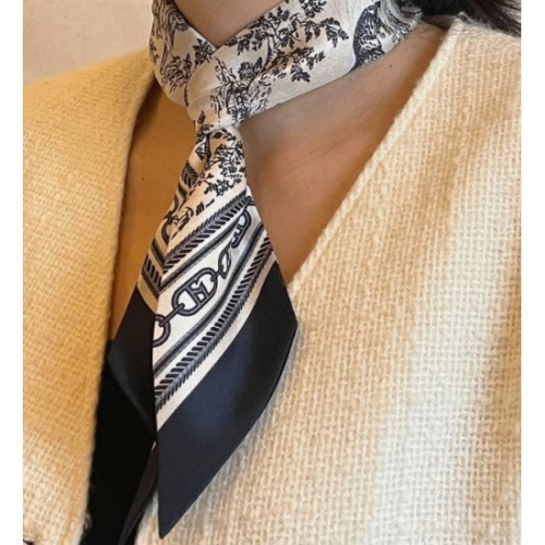 헤지스 뜨왈드주이 네이비 쁘띠 실크 스카프 HISC5E311N2