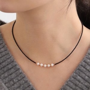 쥬릭스  14k 블랙 인도비즈 라운드 4mm 담수 진주목걸이 JGN0021
