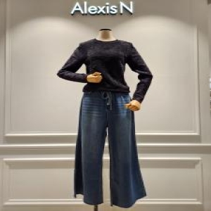 제시뉴욕 알렉시스앤글리터링버튼디테일니트JDA5NSKO5360