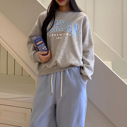 더바디시크릿 루즈핏 Michigan 여성 기모 맨투맨 티셔츠 bu24456