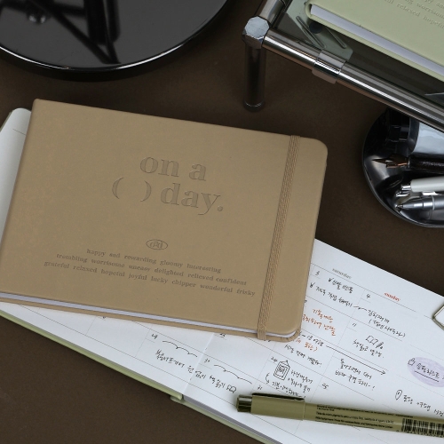 워너디스  2025 온어데이 와이드 위클리 양장 다이어리