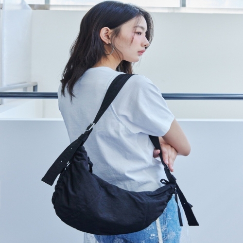 질스튜어트 뉴욕 액세서리 완판대란보우백 블랙 나일론 발레 무드 리본 포인트 호보크로스백 JABA5E251BK