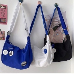 심플 데일리 외출 뱃지포함 컬러풀 크로스백 가방 WFFQ7YK