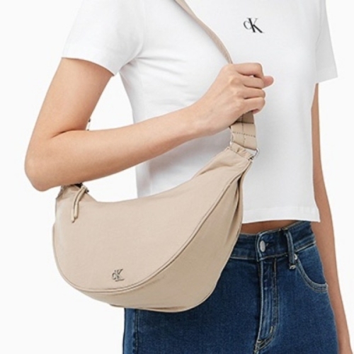 캘빈클라인 ACC CK 4G3095G 슬링 나일론 크로스바디 호보백 베이지 4K3095GPBF