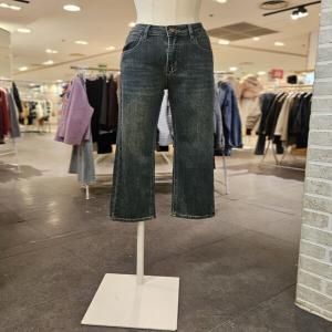 레코브 슬림핏 9부 데님팬츠 LC31E3DP507X