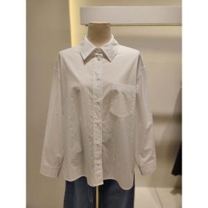 스위트숲 백 버튼 디테일 카라 셔츠 SB3LS84