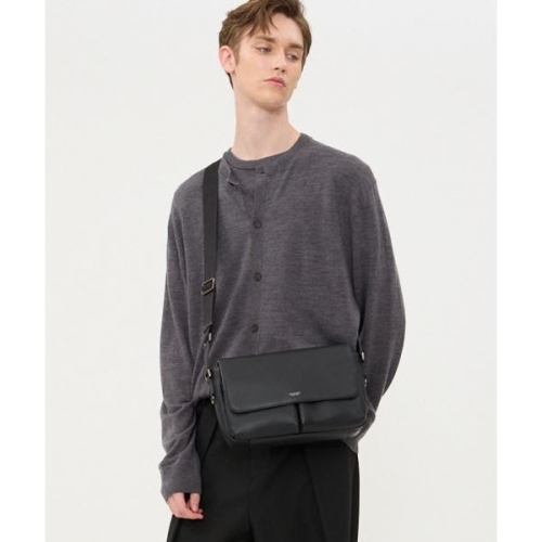 질스튜어트뉴욕 로건 블랙 레더 플랩형 크로스_JUBA5E945BK