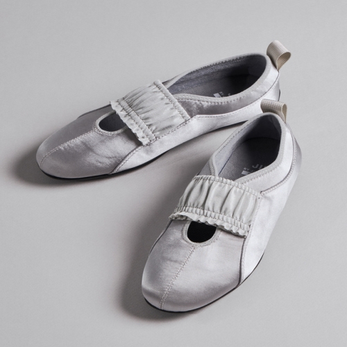 질바이질스튜어트 여성성 베카 드라이빙 셔링 슬립온_JLSO5E446G2