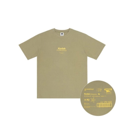 코닥 반팔티 UQS K5223LRS22KHK 메일러 그래픽 반팔티셔츠 KHAKI