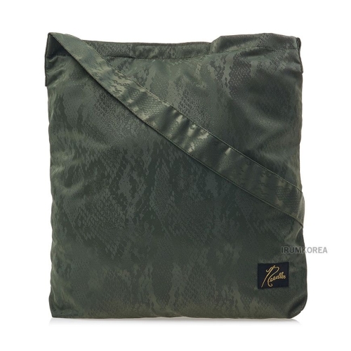 니들스 SS25 공용 파이썬 자카드 숄더백 QV058A OLIVE