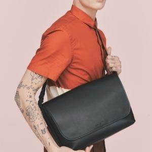 질스튜어트 BLIRON 블리언 크로스백 미듐 사이즈 JUBA1E271