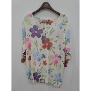 르니앤맥코이 V넥꽃잎 가득 프린팅 반팔 니트 티셔츠 ML06KN758FJX