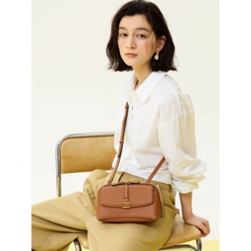 닥스 버크백 샬롯  브라운 가죽 미니 크로스백_DCWA5E587W2