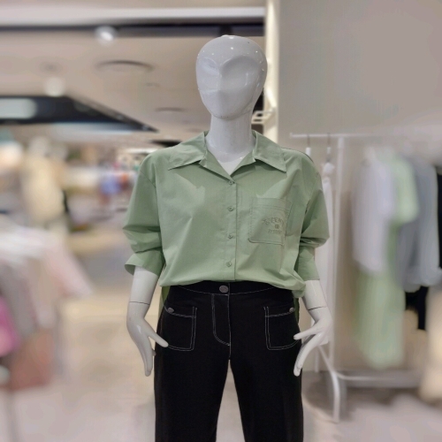 JJ지고트 프리미엄 자수 포인트 슬릿 칼라 블라우스 GN8A0BLR3