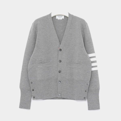 톰브라운 남성 밀라노 스티치 파인 메리노 울 사선 브이넥 가디건 네이비_MKC160A00014415