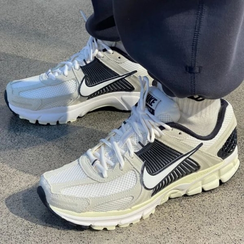 나이키 줌 보메로 5 HF1553-701 168985