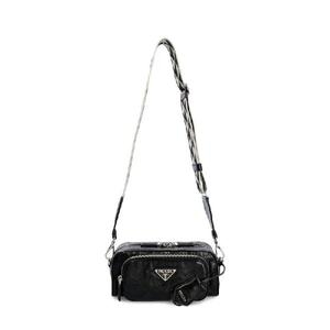 프라다 로고 플라크 지퍼 숄더백 1BH198V4OOUVL F0002 T