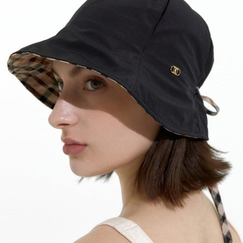 닥스 슬릿 포인트 체크스트랩 블랙 버킷햇_DBHE5E232BK