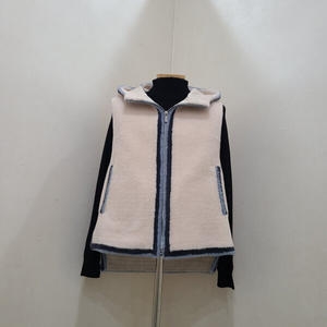 SI 모무스탕지업베스트SFVEZ8782IV