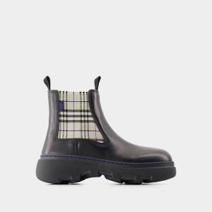 버버리 부츠 8102206A1189 BLACK