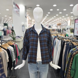 벨라디터치 셔츠형 체크 블라우스 V3F3BL25