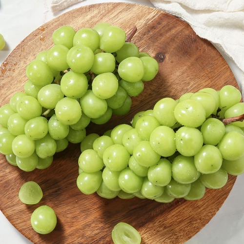 밋앤밀  경북 영천 산지직송 샤인머스켓 특품 2kg 실중량/2-3송이 내외