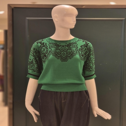 르니앤맥코이 라운드 프린트 반팔니트 MM10KN101FJX