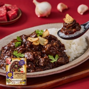 오뚜기  오즈키친 갈릭비프짜장 180g