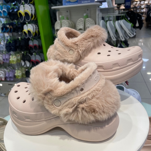 크록스 여성 베이 라인드 클로그_211753