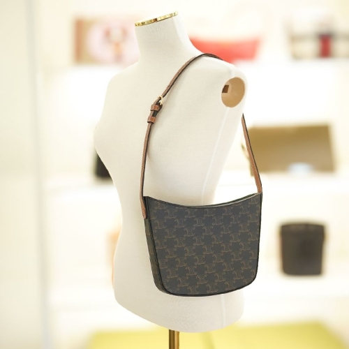 셀린느 트리오페 캔버스 카프스킨 미디움 크로크 숄더백 탄 112272CUZ.04LU