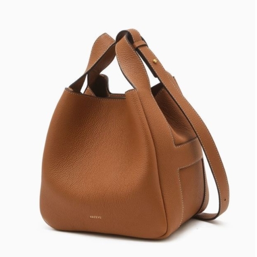 헤지스 ACC 브라운 로고프린트 소가죽 토트백 HIBA6E311W2