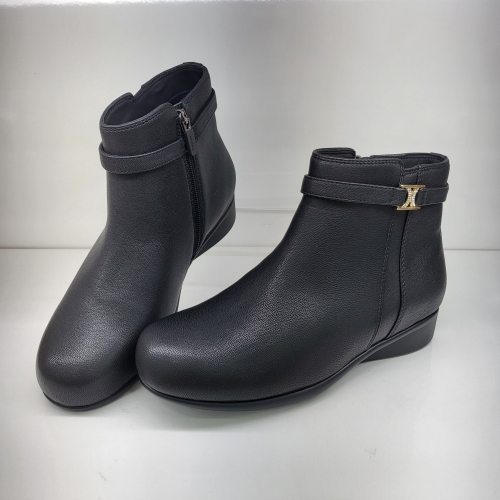 에스콰이어 여성 와이드핏 컴포트 앵클 부츠 PFWBS886BK