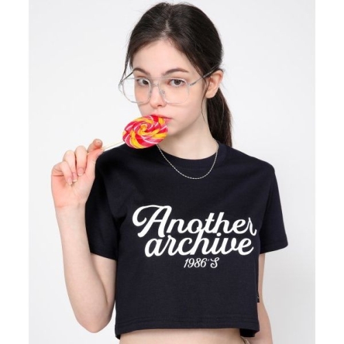 아카이브 lt브랜드gt 어나더 ANOTHER ARCHIVE 캘리 로고 크롭 반팔티_네이비 254097