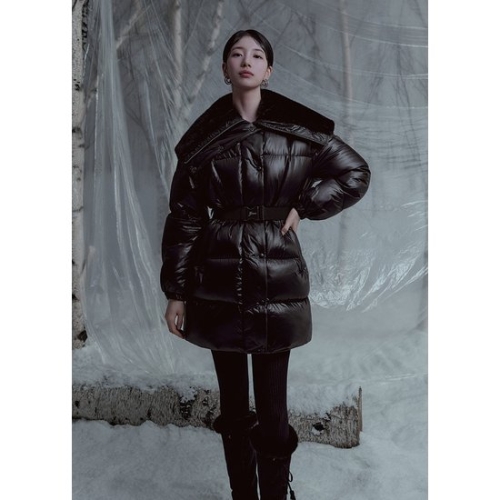 게스 여성 와이드 퍼 중힙 글램 다운 패딩 YP4W5874