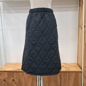 레코브 물결퀄팅롱스커트LC61EZSK549XBK