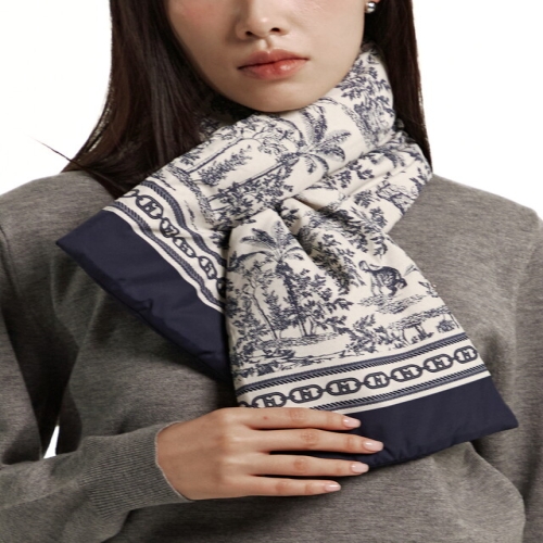헤지스 여성 뜨왈드주이 패턴 패딩 머플러 HIMU5F311N2