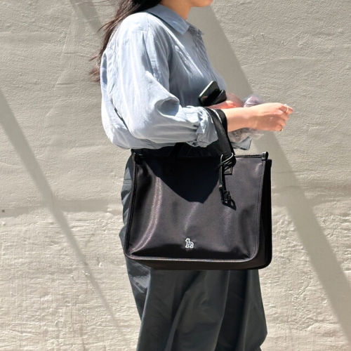 헤지스 ACC 액세서리 HJBA6EE21BK 생활방수완판재입고 아이코닉 블랙 나일론 토트백