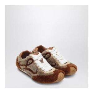 로에베 Ballet Runner 2 0 sneakers in tan brown shearling L814282X73LE/XL_LO..
