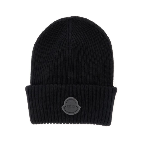 몽클레르 GENIUS Black Ribbed Beanie with Logo Patch on the Front in Virgin Wo..
