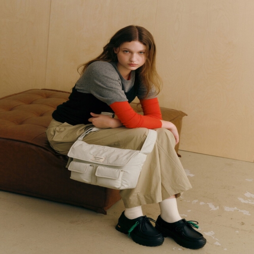 질스튜어트 [CLOUD] 클라우드 나일론 M 크로스 백_JABA6E951G1